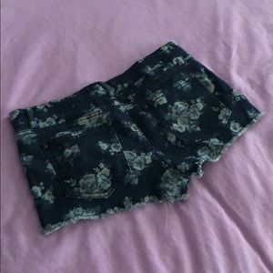 Blue flower print shorts